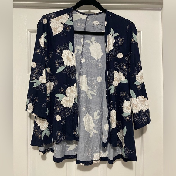 torrid Sweaters - 🌈3/$13 Torrid🌈 Torrid Navy Floral Women's Cardigan